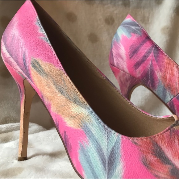 NWT Liliana Multicolored Pastel Floral & Leaf Print Classic Heels, 8.5 - Picture 4 of 16
